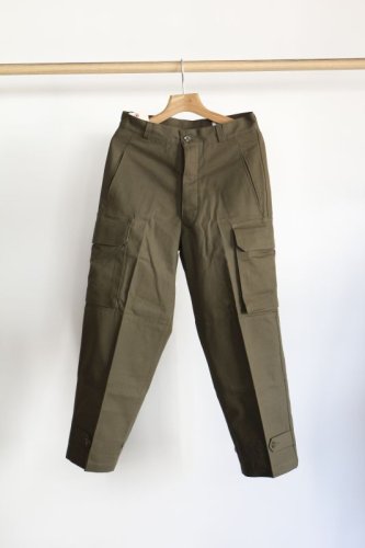 「ordinary fits Surplus」(オーディナリーフィッツサープラス)M-47 TYPE CARGO PANTS