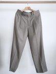 画像2: 「AURALEE」 SUPER LIGHT WOOL TWO TUCK SLACKS  (2)