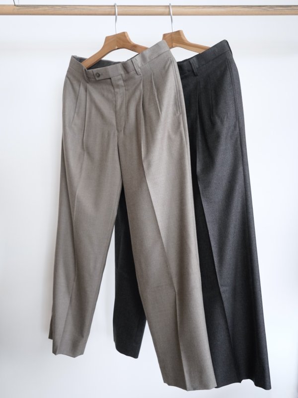 画像1: 「AURALEE」 SUPER LIGHT WOOL TWO TUCK SLACKS  (1)