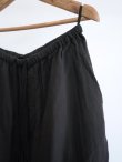 画像4: 「COMOLI」シルク製品染ドローストリングパンツ (4)