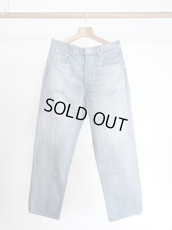画像1: 「AURALEE」SELVEDGE FADED LIGHT DENIM WIDE PANTS (1)