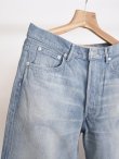 画像2: 「AURALEE」SELVEDGE FADED LIGHT DENIM WIDE PANTS (2)