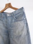 画像4: 「AURALEE」SELVEDGE FADED LIGHT DENIM WIDE PANTS (4)