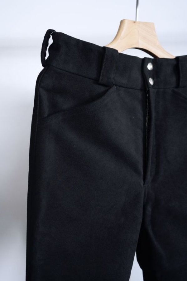 COMOLI」モールスキンライダーパンツ