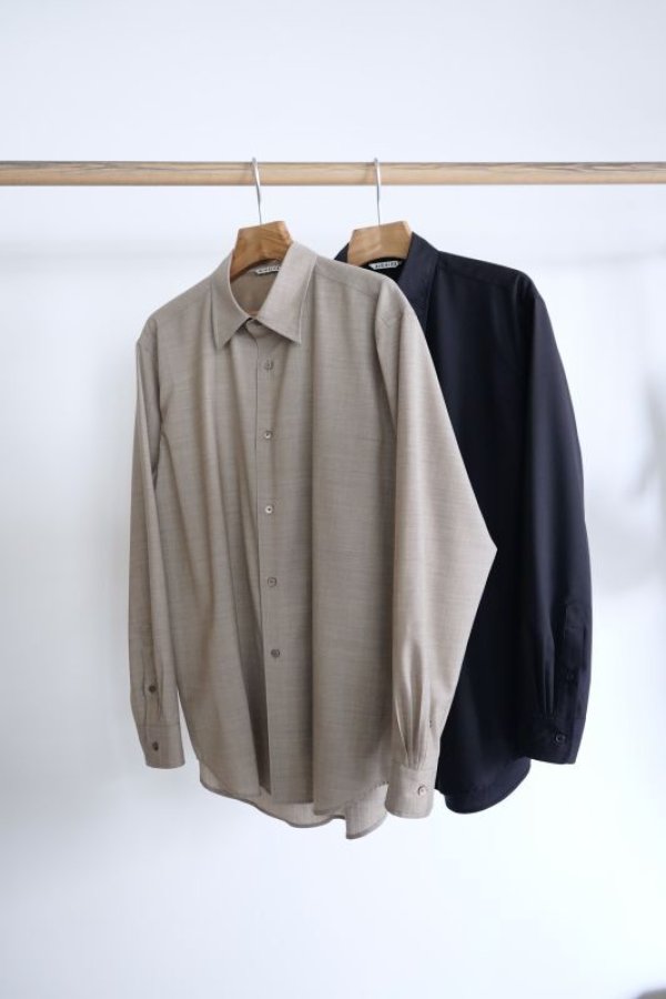 AURALEE」 SUPER FINE TROPICAL WOOL SHIRT