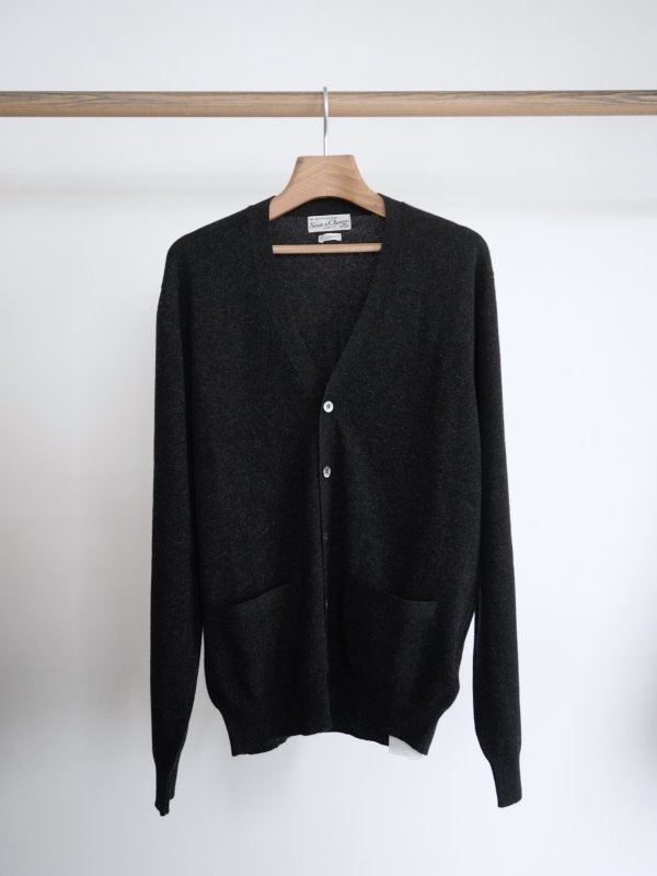 画像2: 「COMOLI」SCOTT&CHARTERS Vネック カーディガン (2)