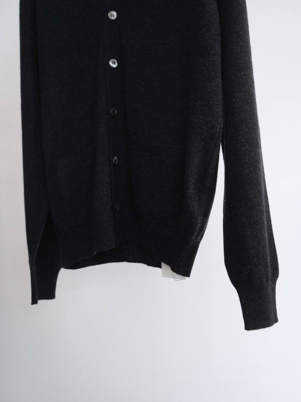画像9: 「COMOLI」SCOTT&CHARTERS Vネック カーディガン (9)