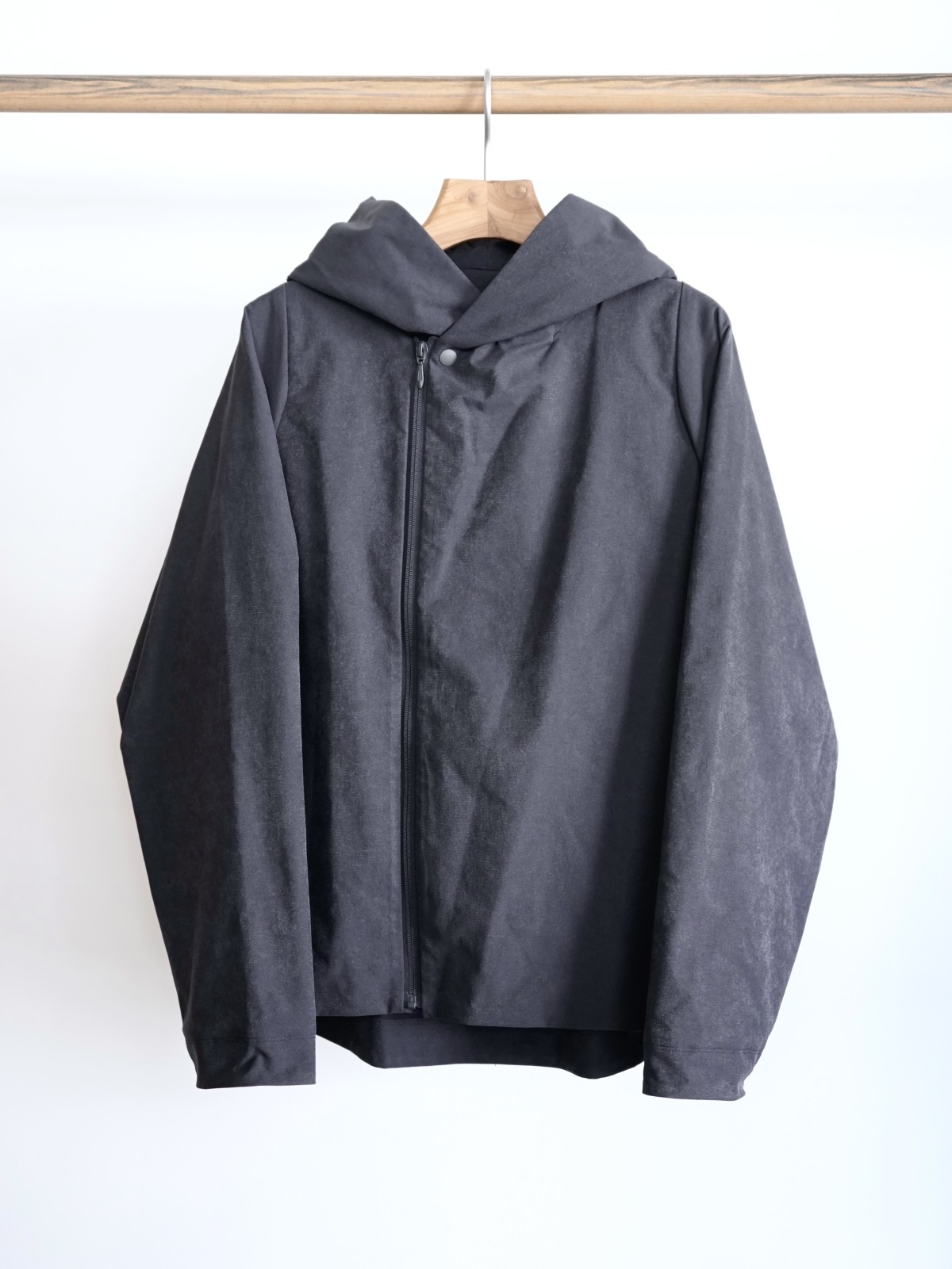 TEATORA」(テアトラ)CARTRIDGE HOODIE MOTION STRUCTURE -GRAPHITE-