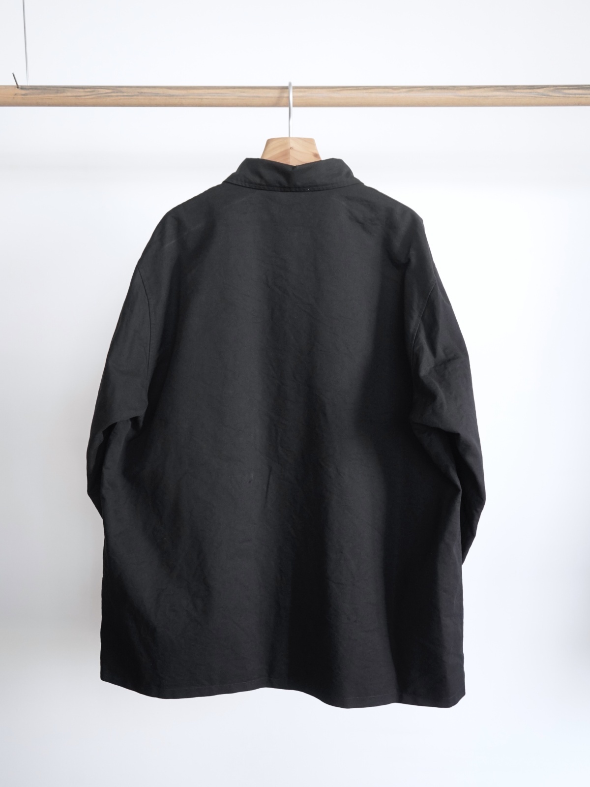 COMOLI」ポストワークツイルジャケット